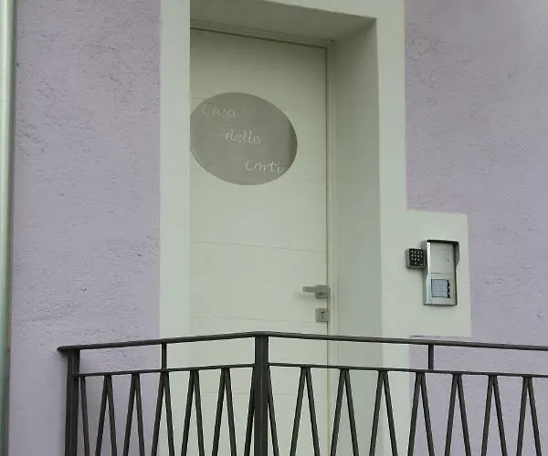 Casa Delle Corti *